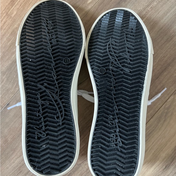 Vintage Havana Low Top Sneaker - Picture 6 of 14